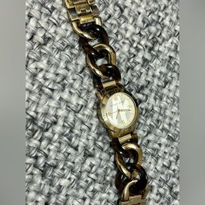 Women’s Michael Kors tortoise link chain watch. Definite statement piece!